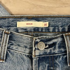 Levi’s straight leg Wedgie style medium wash
